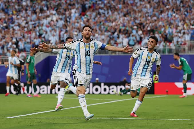 Argentina golea y Messi iguala con un hat-trick histórico récord de Klose -  El Periodista
