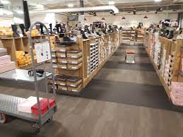 Dsw Designer Shoe Warehouse 60 State Route 17 North Paramus Nj 07652 Usa
