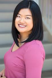 Dee Moua's Instagram, Twitter & Facebook