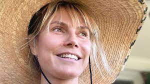 Erst ließ sie sich grinsend beim kühemelken ablichten, dann wetterte ihr vater gegen die verbreitung der fotos. Ohne Make Up Heidi Klum Prasentiert Sich Ganz Naturlich Promiflash De