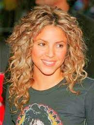 21 Messy Curly Hairstyles You Need To Try Feed Inspiration Messy Curly Hair Curly Hair Styles Hair Styles