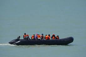 Record 165 migrants cross Channel 'in single boat' as warning issued over  growing 'peril' - Yahoo News UK
