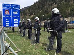 Inoltre verranno sospesi i voli diretti dall'austria verso gli aeroporti di milano e bologna. Frontiera Italia Austria Scattato Il Rafforzamento Dei Controlli In Vista Del Vertice Di Innsbruck Il Nordest Quotidiano