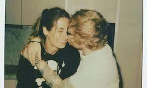 Der sänger hat den pub, den er gemeinsam seinem manager stuart camp in west london eröffnen möchte. Hat Ed Sheeran Heimlich Seine Jugendliebe Geheiratet B Z Berlin