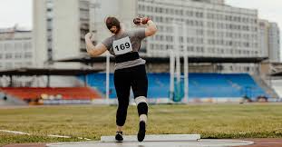 Then spread out your fingers along the outer edge of the discus so they are evenly spaced. Using Video Analysis With The Discus And Shot Put Events