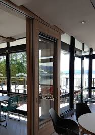 Schiebewand Mit Glasauschnitt Und Holzrahmen Schalldammung Design Raumdesign Schalldammung