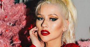 Christina Aguilera Im Bademantel Auf Ihrem Nackten Korper Foto Glamour Eu News Info