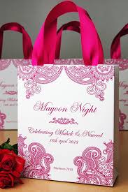 30 Mehndi Design Gift Bags With Pink Satin Ribbon Your Names Etsy Wedding Gift Favors Indian Wedding Favors Indian Wedding Gifts