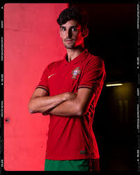 Lá fora, há outros equipamentos que também não convenceram os fãs de. B24 On Twitter Com Os Calcoes Verdes De Regresso Sao Estes Os Novos Equipamentos Da Selecao Nacional