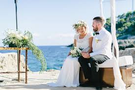 Sind sie zu einer solchen hochzeitsfeier eingeladen, dann gilt es fingerspitzengefühl zu beweisen. Heiraten Im Ausland Die 5 Schonsten Orte Weddyplace