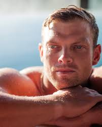 You're not tired. You're just stuck in your head. And that's what's  stopping you from showing up 👇 I've been there — overthinking everything.  Second-guessing your plan. Talking yourself out of training