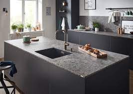 Graue arbeitsplatte bilder ideen couch. Arbeitsplatten Material Vergleich Unterschiede Vor Und Nachteile Von Laminat Mdf Holz Stein Keramik Glas Edelstahl Kuchenfinder