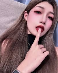 Molly Chen's Instagram, Twitter & Facebook