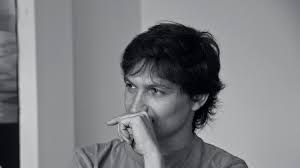 Ivan Flores: “Las residencias artísticas deben transformar los espacios  donde ocurren”