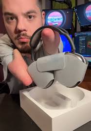 How to Fold Airpod Max