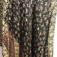 Perpaduan warna hitam dan putih yang netral nampak semakin dress batik modern ini dieksekusi dengan potongan akhir menyamping, menjadikannya semakin unik. Batik Dress Asimetris Fesyen Wanita Pakaian Wanita Gaun Rok Di Carousell