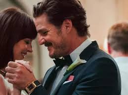 MC Daniel usa helicóptero para pedir Lorena Maria em casamento