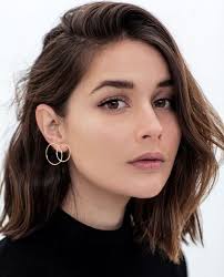 1001 Idees Comment Adopter Le Carre Plongeant Long Coiffure Coupe Cheveux Mi Long Cheveux Le châtain ou châtaine au féminin est un nom de couleur utilisé pour décrire celle des cheveux, par référence à la châtaigne, fruit du châtaignier. pinterest
