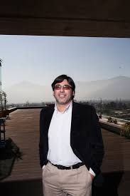 Óscar daniel jadue jadue ( santiago, 28 de junio de 1967) es un arquitecto y sociólogo chileno de origen palestino. Daniel Jadue El Hombre Detras De La Farmacia Popular Chile Es Un Cartel