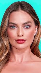 Margot Elliott's Instagram, Twitter & Facebook