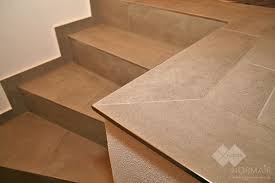 Vorteile von fliesen treppen treppen aus holz haben den nachteil, dass sie einerseits schnell zerkratzen, schmutzanfällig sind und über keinen guten schallschutz verfügen. Projektgalerie Treppen Fliesen Hormair