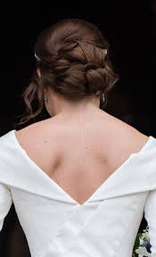 O vestido deveria possuir uma fenda nas costas. Princesa Eugenie Exibe Cicatriz Enorme Na Coluna Vamos Nos Orgulhar Jornal O Globo