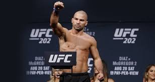 Участник турниров по кулачным боям bare. Artem Lobov Otvetil Zabitu Magomedsharipovu