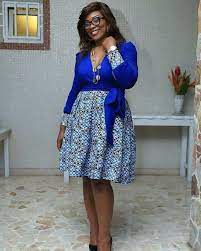 C'est le cas du pagne ethnique qu'elles agencent allègrement avec de la dentelle pour en faire robes, ensembles et chemisiers. Nkara Style Ankarastyle Bellanaijaweddings Weddingguest An Latest African Fashion Dresses African Print Fashion Dresses African Fashion Dresses