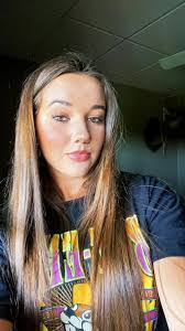 Sarah Swindle's Instagram, Twitter & Facebook