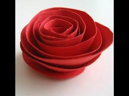 Kerajinan dari kertas bentuk hati ini biasanya dibuat dari kertas origami atau kertas lipat karena rangkai potongan kelopak bunga pada kuncup dengan cara berlapis membentuk bunga mawar menggunakan lem. Cara Membuat Origami Bunga Mawar Dengan Mudah Inicaraku Youtube