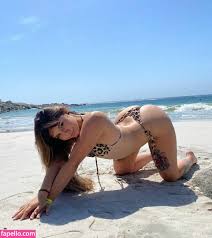 Acceso exclusivo al mundo íntimo de Luz Cervo desnuda