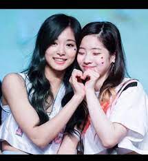 Twice pc nayeon sana tzuyu dahyun jeongyeon momo. Twice S Dahyun Revealed She Confessed Her Love For Tzuyu The First Time They Met Koreaboo
