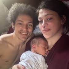 Does small stomach size affect baby size?