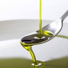 El aceite de oliva se disfruta mejor al natural, sobre ensaladas, carnes o pescados, sopas y otros platos. Razones Para Tomar Una Cucharadita Diaria De Aceite De Oliva Virgen Extra En Ayunas Retamar