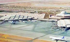 هو بمثابة البوابة الجوية الرئيسية داخل المملكة العربية السعودية يقع في الشمال الشرقي من الرياض على نحو 35 كيلو متر هو ثاني اكبر مطار من حيث المساحة بعد مطار الملك فهد بالدمام مساحة المطار نحو 225.000 متر مربع يستخدم المطار أكثر من أربعين. Ø¨Ù„ÙˆÙ…Ø¨ÙŠØ±Ø¬ Ø§Ù„Ø³Ø¹ÙˆØ¯ÙŠØ© ØªÙ†ÙˆÙŠ Ø¨ÙŠØ¹ Ø­ØµØ© Ù…Ù† Ù…Ø·Ø§Ø± Ø§Ù„Ù…Ù„Ùƒ Ø®Ø§Ù„Ø¯ Ø§Ù„Ø¯ÙˆÙ„ÙŠ Ø¨Ø§Ù„Ø±ÙŠØ§Ø¶ ØµØ­ÙŠÙØ© Ø§Ù„Ù…Ø±ØµØ¯