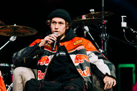 Tiktok star chase hudson headlines machine gun kelly film downfalls high. 9 Things You Didn T Know About Chase Hudson Tigerbeat