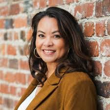 Aileen Fernandez's Instagram, Twitter & Facebook