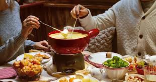 Schweizer Kase Fondue Meine Familie Ich Europas Grosstes Foodmagazin Rezept Lebensmittel Essen Schweizer Kase Fondue
