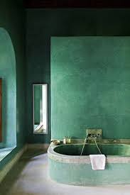 Un produit qui reflète de plus en plus cette association est le stuc d'acrylique qui remplace le stuc traditionnel fait à partir de chaux. 4 Salles De Bain De Decorateurs Beautiful Bathrooms Green Bathroom Room Colors