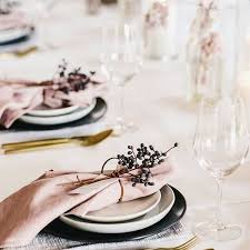 Inspiration In The Simple Touches Bluebarrelevents Styling Eventdesign Eventplanner Events Inspirat Goruntuler Ile Dugun Masasi Masa Tasarimlari Yemek Masasi