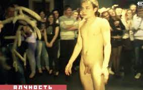 Male nudity: boy perform naked at club - ThisVid.com