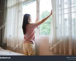 person opening curtains morning sunlight window bedroom lifestyle（AI 生成）