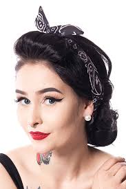 Then, grab the corner in the middle that's on top of your head. Paisley Flower Bandana Haarband Zum Binden Schwarz 4 95