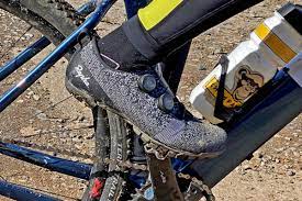 Review Rapha Explore Powerweave Gravel Shoes Deliver On Stiffness Fit Versatility - Bikerumor
