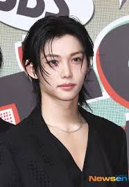 felix black hair pic