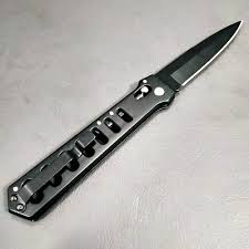 Pisau lipat yang paling populer di seluruh dunia adalah pisau lipat swiss army victorinox yang berwarna merah dan dihiasi dengan logo tanda salib dan tameng. Pisau Lipat Survival Hitam Tajam 5 Pusaka Dunia