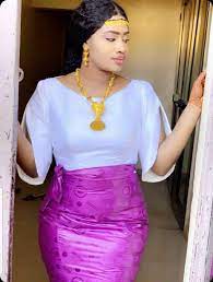 Bazin riche noir pour le tabaski 2019 240 Idees De Bazin Mode Africaine Tenue Africaine Robe Africaine