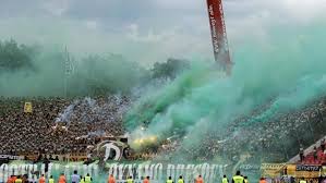 Vor dem pokalspiel in berlin stoßen sie jedoch in eine neue dimension vor. Randale Beim Ksc Heimspiel Dfb Ermittelt Gegen Karlsruhe Und Dresden Baden Wurttemberg Swr Aktuell Swr De