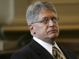 Pro-Longeretta ad invokes Duke lacrosse rape case