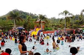 Salah satu tempat wisata yang menarik untuk dikunjungi bersama keluarga adalah water park atau taman bermain air. Dreamland Park Ajibarang Tempat Seru Bermain Air Suara Banyumas